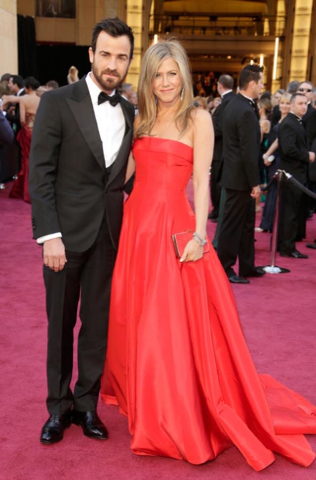 Jennifer Aniston in Valentino Haute Couture for Oscars 2013 - saved by Chic n Cheap Living