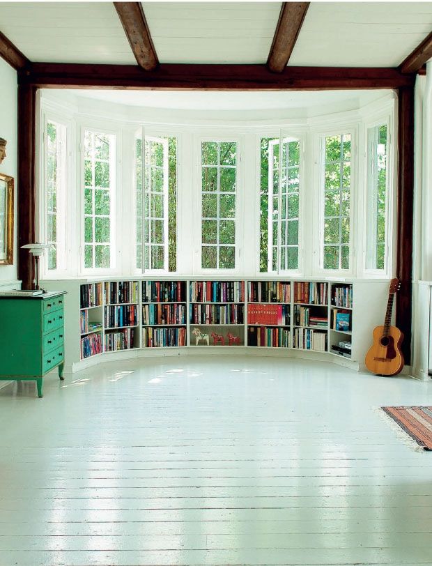 Bay windows in Danish Home featured on domaine.com
