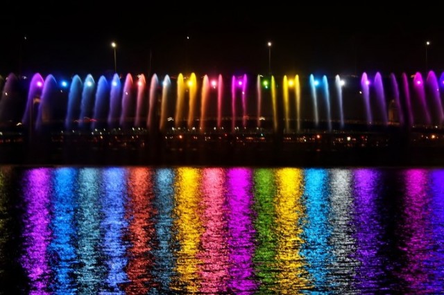 Rainbow-Fountain Banpo Bridge front - saved by Chic n Cheap Living