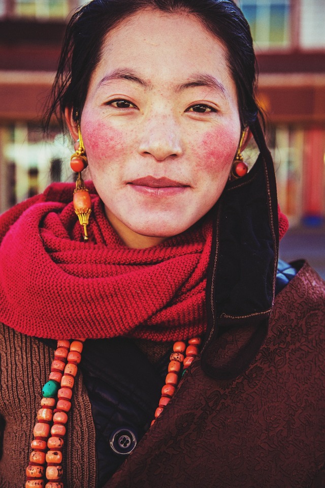 Atlast of Beauty Miahela Noroc Tibetan-women-in-Xiahe-China