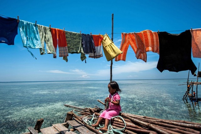 living on water by Ng Choo Kia view of laundry
