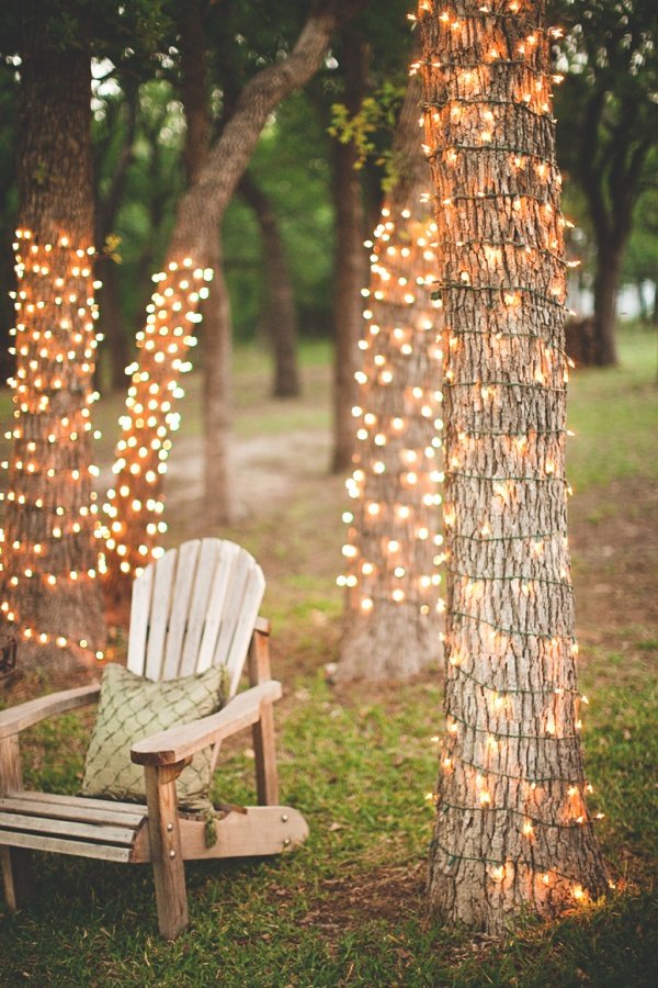backyard-and-patio-lighting-around-tree