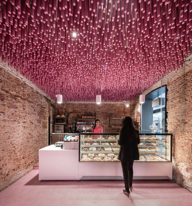 ideo-arquitectura-magenta-bakery-ceiling-in-madrid-front-view