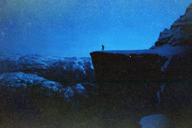 Øystein Aspelund TWILIGHT photos on cliff