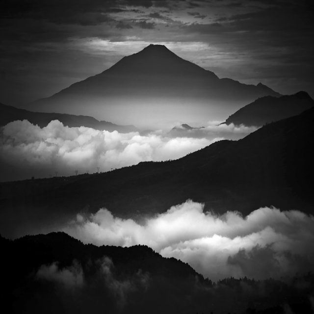 Hengki Koentjoro black and white monochromatic photography mountains