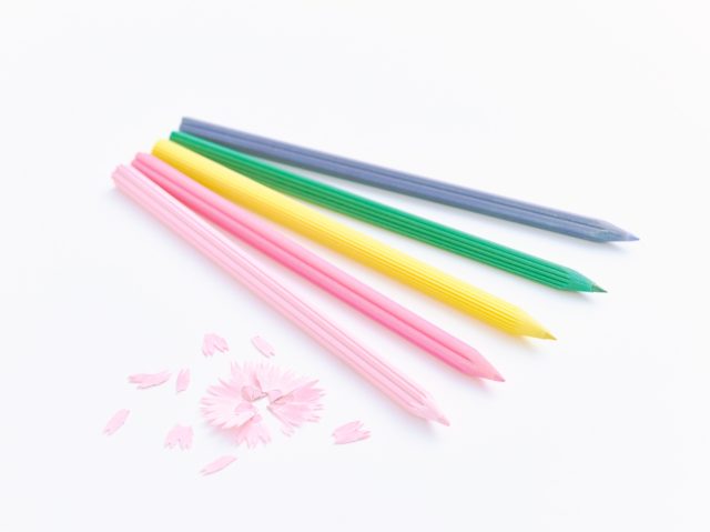 Flower-shaped color pencils side