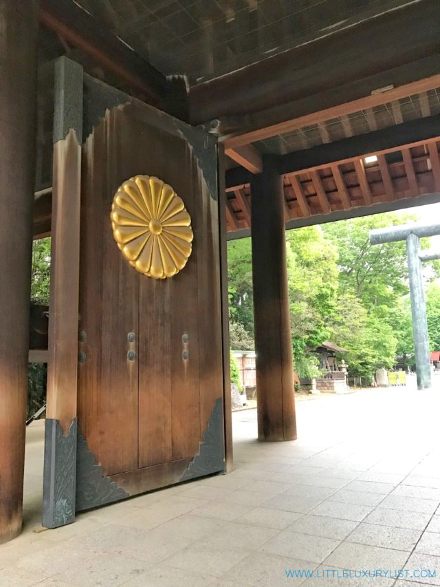 Sites you have to see in Tokyo Yasakuni shrine doors