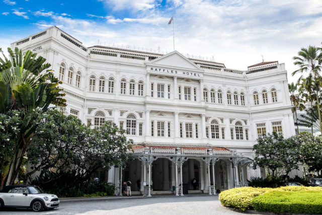 The 5 best Crazy Rich Asians Spots to visit in Singapore - Raffles hotel full view