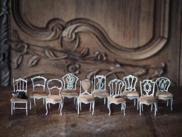 Vintage looking miniature objects by Kiyomi - chairs