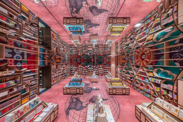 Zhongshuge mirrored book stores - pink and map