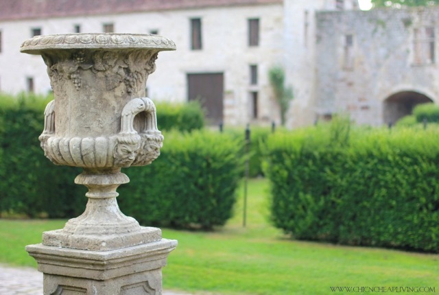 French garden urn