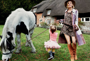 sienna-miller-Vogue january-2015 with daughter and pony