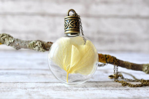 resity-yellow flower necklace