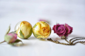 resity-yellow flower bal, necklace